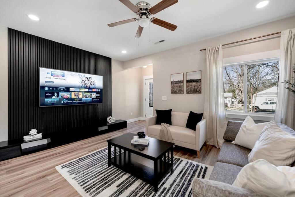 Brand New Cozy Modern Bungalow W/Hot Tub+Movieroom 7 Min From Uptown Charlotte Bagian luar foto