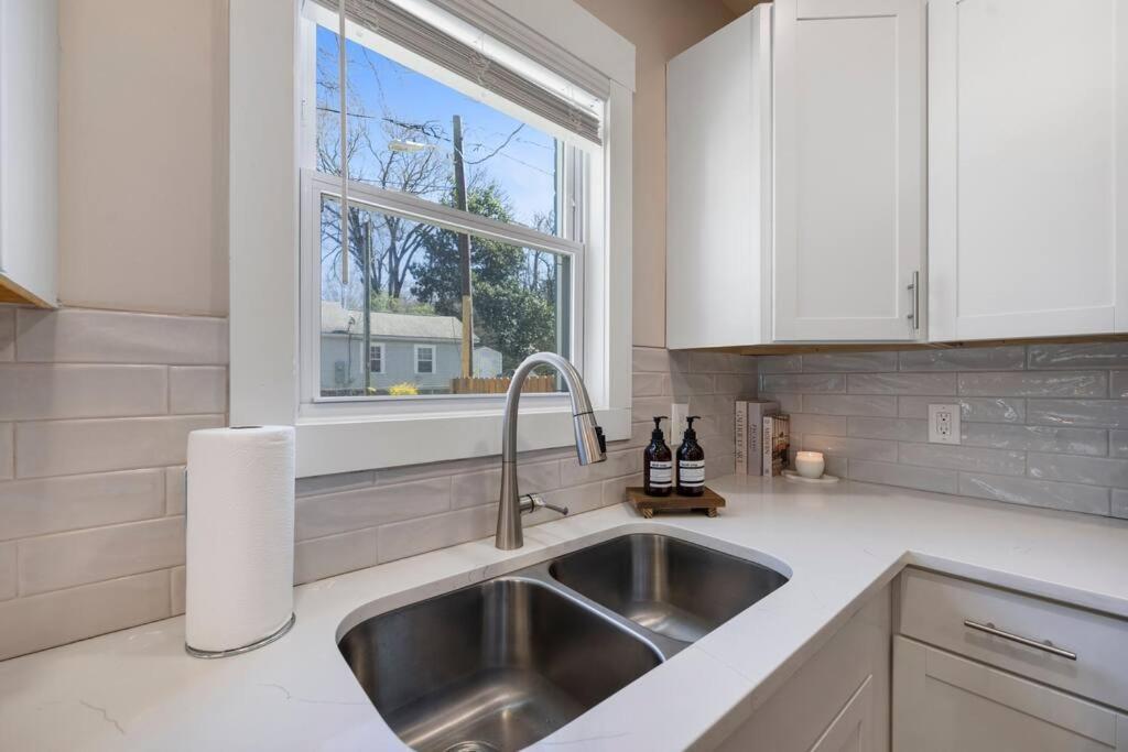 Brand New Cozy Modern Bungalow W/Hot Tub+Movieroom 7 Min From Uptown Charlotte Bagian luar foto