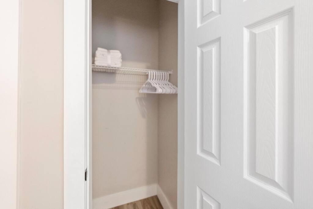Brand New Cozy Modern Bungalow W/Hot Tub+Movieroom 7 Min From Uptown Charlotte Bagian luar foto