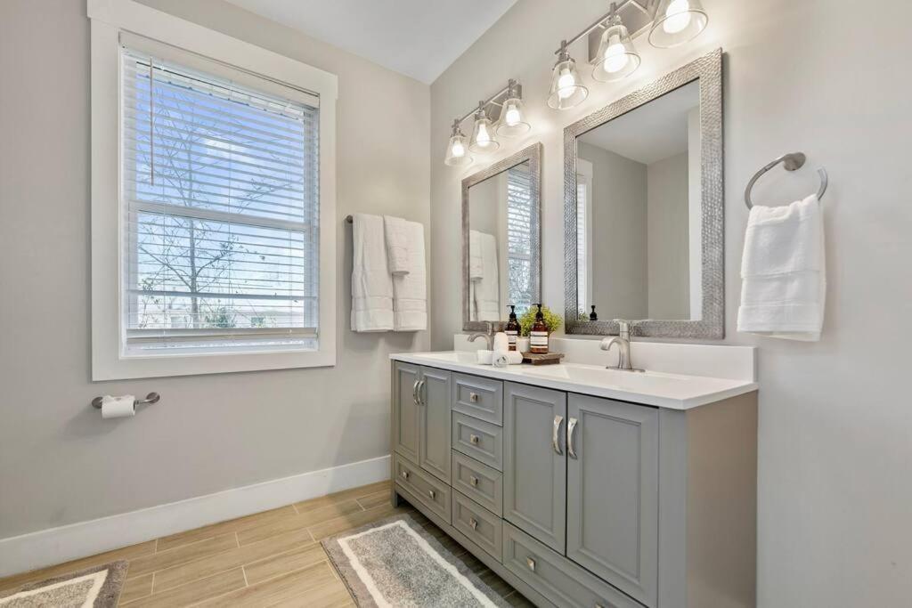Brand New Cozy Modern Bungalow W/Hot Tub+Movieroom 7 Min From Uptown Charlotte Bagian luar foto