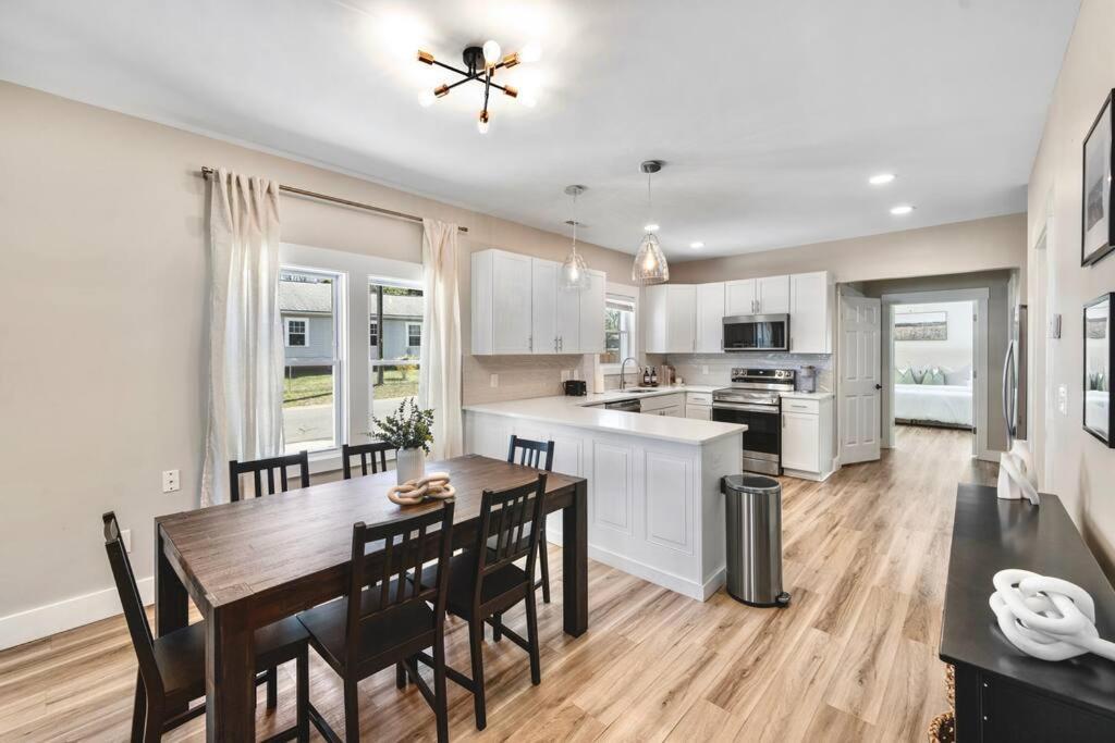 Brand New Cozy Modern Bungalow W/Hot Tub+Movieroom 7 Min From Uptown Charlotte Bagian luar foto