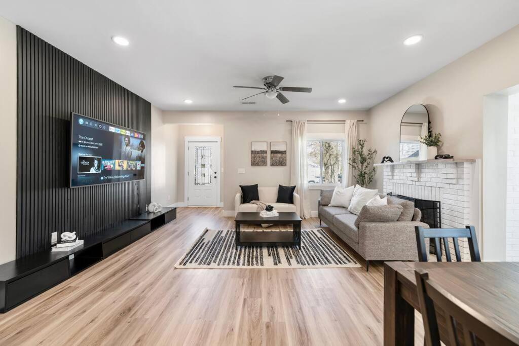 Brand New Cozy Modern Bungalow W/Hot Tub+Movieroom 7 Min From Uptown Charlotte Bagian luar foto