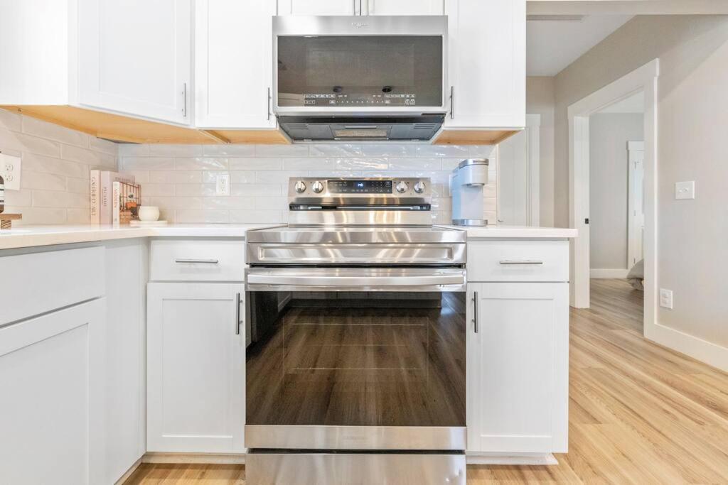 Brand New Cozy Modern Bungalow W/Hot Tub+Movieroom 7 Min From Uptown Charlotte Bagian luar foto