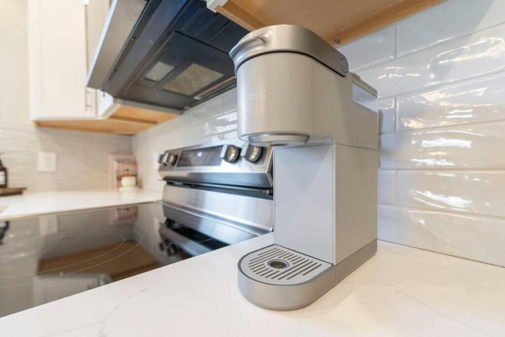 Brand New Cozy Modern Bungalow W/Hot Tub+Movieroom 7 Min From Uptown Charlotte Bagian luar foto