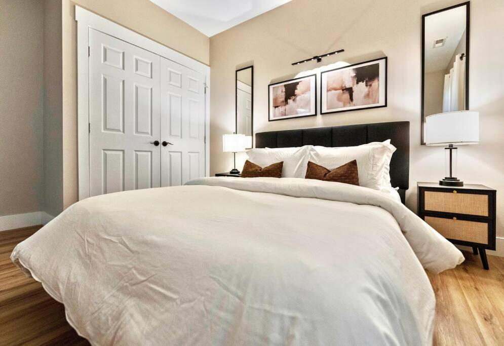 Brand New Cozy Modern Bungalow W/Hot Tub+Movieroom 7 Min From Uptown Charlotte Bagian luar foto