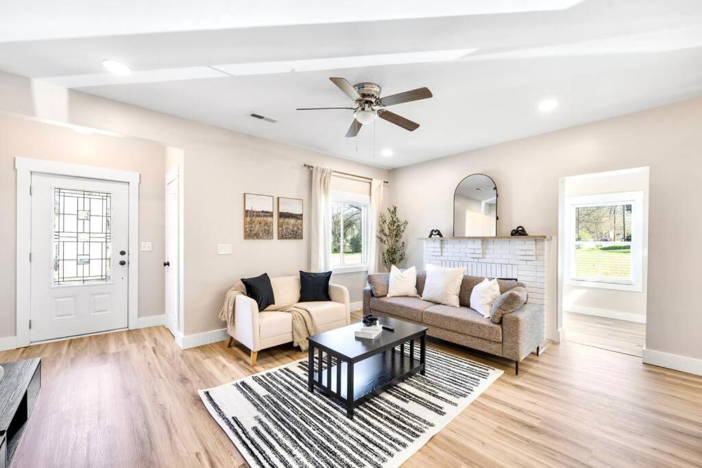 Brand New Cozy Modern Bungalow W/Hot Tub+Movieroom 7 Min From Uptown Charlotte Bagian luar foto