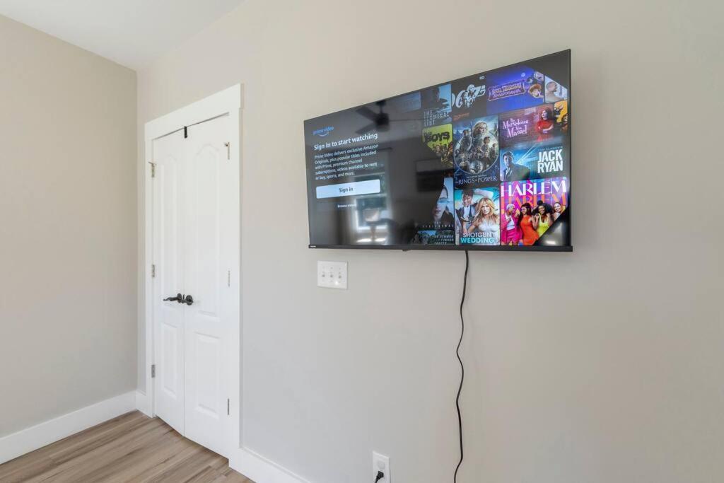 Brand New Cozy Modern Bungalow W/Hot Tub+Movieroom 7 Min From Uptown Charlotte Bagian luar foto